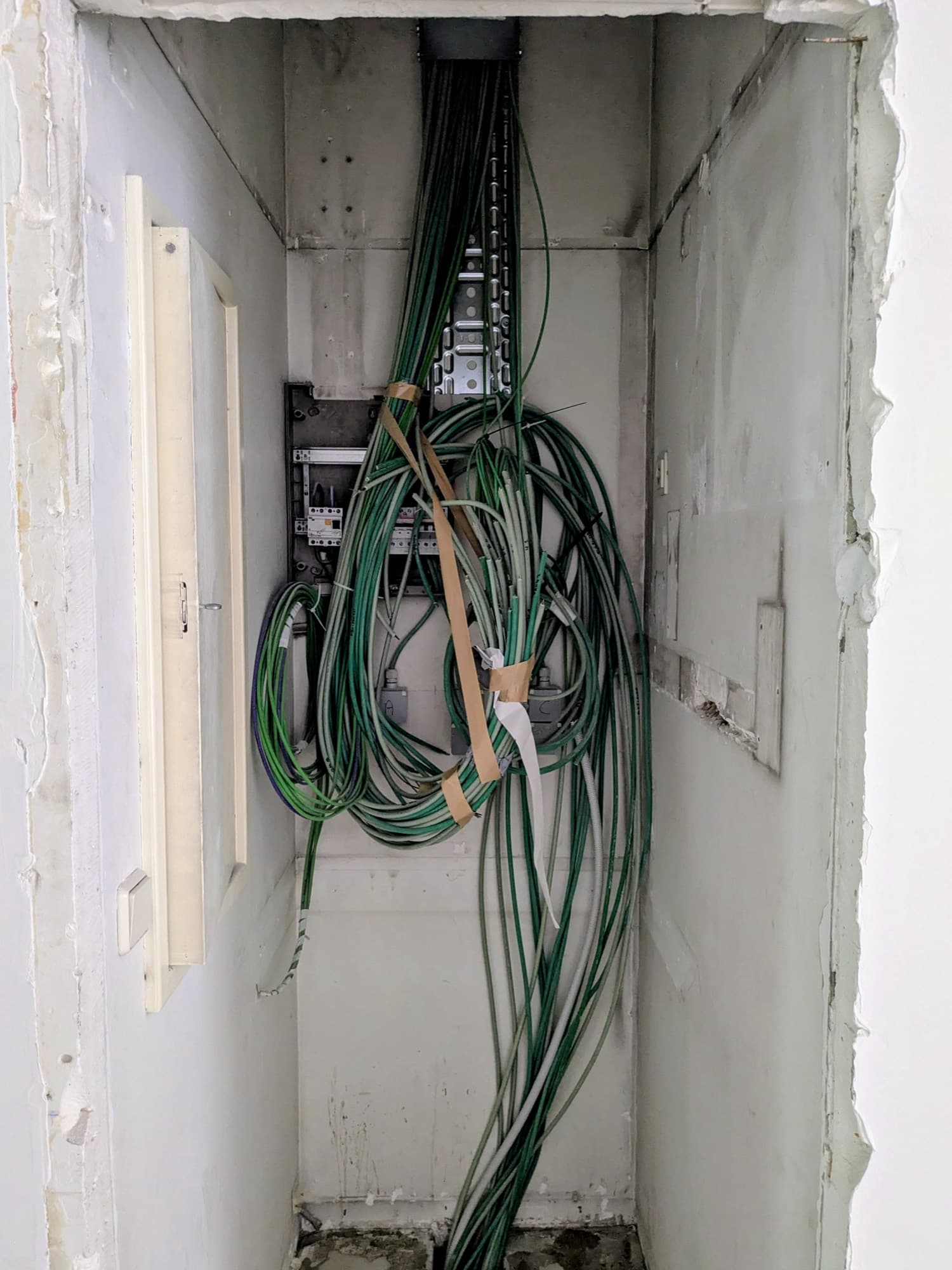 Buildingmanagementsysteem en elektrische sturing in kantoorgebouw (project BRL)
